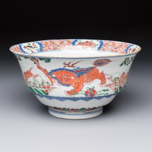 A Chinese famille verte 'Mythical Beasts and Horses' bowl, Fu 黼 mark, Kangxi — foto 6