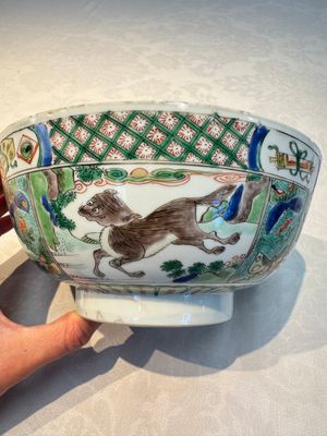 A Chinese famille verte 'Mythical Beasts' bowl, Lu Yi Tang 菉漪堂 mark, Kangxi — 照片 1