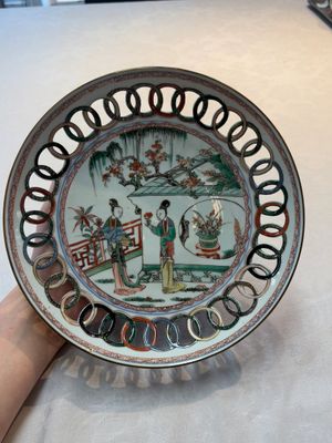 A Chinese famille verte octagonal plate and a 'reticulated border' plate, Kangxi — photo 12