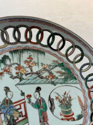 A Chinese famille verte octagonal plate and a 'reticulated border' plate, Kangxi — photo 18