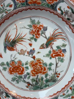 A Chinese famille verte octagonal plate and a 'reticulated border' plate, Kangxi — photo 2