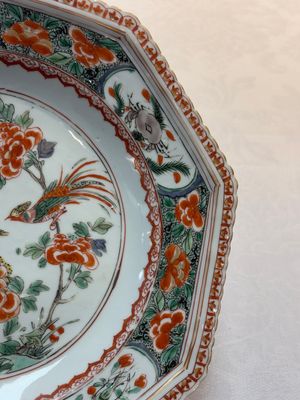 A Chinese famille verte octagonal plate and a 'reticulated border' plate, Kangxi — photo 3