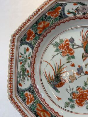 A Chinese famille verte octagonal plate and a 'reticulated border' plate, Kangxi — photo 6