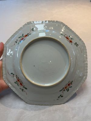 A Chinese famille verte octagonal plate and a 'reticulated border' plate, Kangxi — photo 7