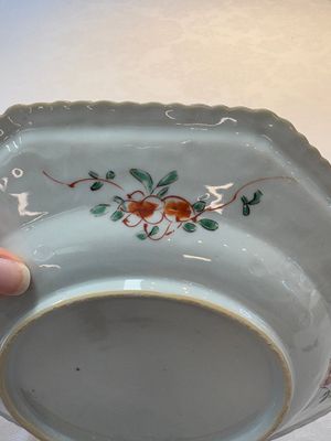 A Chinese famille verte octagonal plate and a 'reticulated border' plate, Kangxi — photo 8