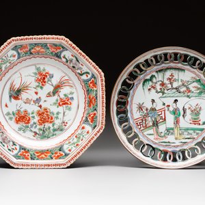 A Chinese famille verte octagonal plate and a 'reticulated border' plate, Kangxi — photo 1