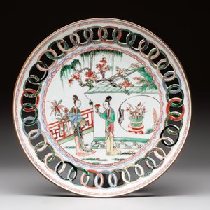 A Chinese famille verte octagonal plate and a 'reticulated border' plate, Kangxi — photo 4