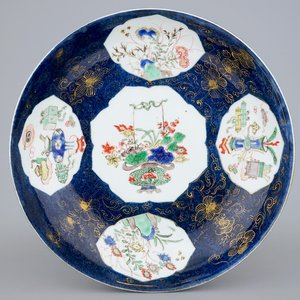 A Chinese famille verte on powder blue ground dish, Kangxi — 照片 1