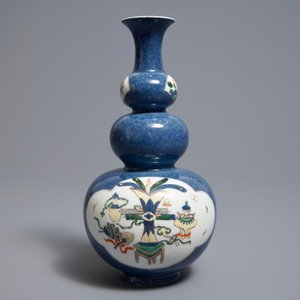 A Chinese famille verte on powder blue ground double gourd vase, 19th C. — 照片 3