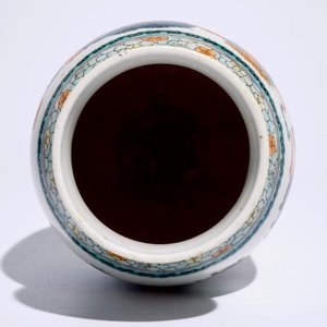A Chinese famille verte ovoid jar with warriors, 19th C. — photo 5