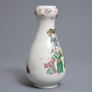 A Chinese famille verte pear-shaped bottle vase with Luohans, 19th C. — 照片 3