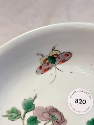 A Chinese famille verte 'peonies and butterflies' plate, Kangxi — foto 6