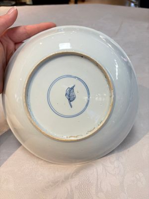 A Chinese famille verte 'peonies and butterflies' plate, Kangxi — foto 8