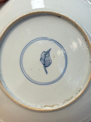 A Chinese famille verte 'peonies and butterflies' plate, Kangxi — foto 9