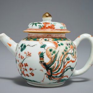 A Chinese famille verte 'Phoenix' teapot and cover, Kangxi — photo 1