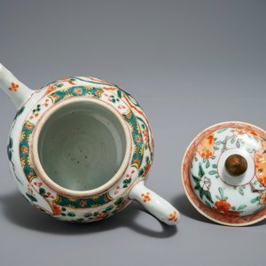A Chinese famille verte 'Phoenix' teapot and cover, Kangxi — photo 5