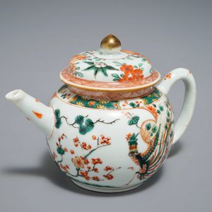 A Chinese famille verte 'Phoenix' teapot and cover, Kangxi — photo 7