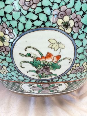 A Chinese famille verte 'Phoenixes and Mountainous Landscape' fish bowl or jardinière, 19th C. — 照片 9