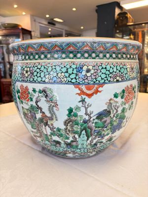A Chinese famille verte 'Phoenixes and Mountainous Landscape' fish bowl or jardinière, 19th C. — 照片 10
