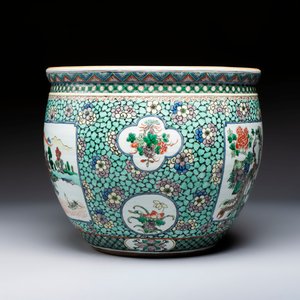 A Chinese famille verte 'Phoenixes and Mountainous Landscape' fish bowl or jardinière, 19th C. — 照片 4