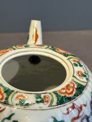 A Chinese famille verte 'phoenixes and peonies' teapot, Kangxi — photo 11