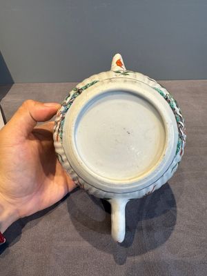 A Chinese famille verte 'phoenixes and peonies' teapot, Kangxi — photo 17
