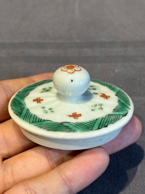 A Chinese famille verte 'phoenixes and peonies' teapot, Kangxi — photo 7