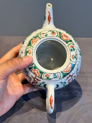 A Chinese famille verte 'phoenixes and peonies' teapot, Kangxi — photo 10