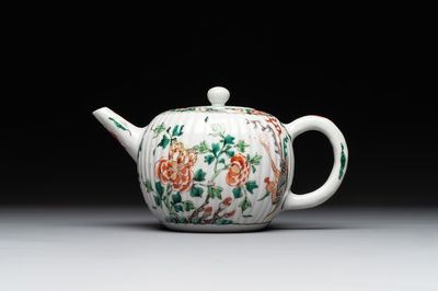 A Chinese famille verte 'phoenixes and peonies' teapot, Kangxi