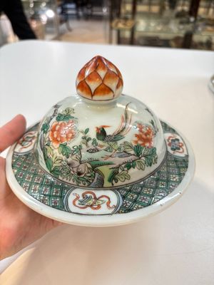 A Chinese famille verte 'phoenixes' vase and cover, 19th C. — photo 11