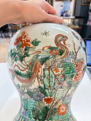 A Chinese famille verte 'phoenixes' vase and cover, 19th C. — photo 7