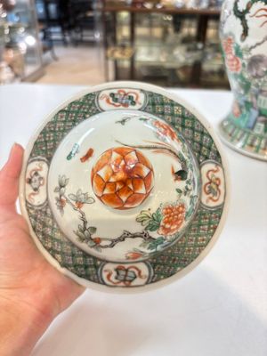 A Chinese famille verte 'phoenixes' vase and cover, 19th C. — photo 10