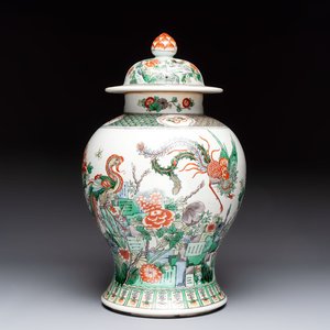 A Chinese famille verte 'phoenixes' vase and cover, 19th C. — photo 1