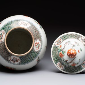 A Chinese famille verte 'phoenixes' vase and cover, 19th C. — photo 6