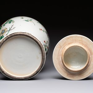 A Chinese famille verte 'phoenixes' vase and cover, 19th C. — photo 7