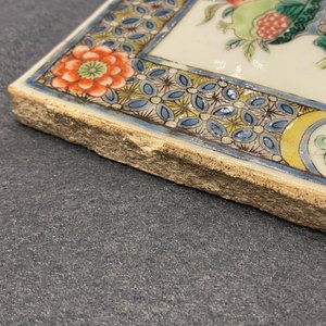 A Chinese famille verte plaque with antiquities, Kangxi — 照片 3