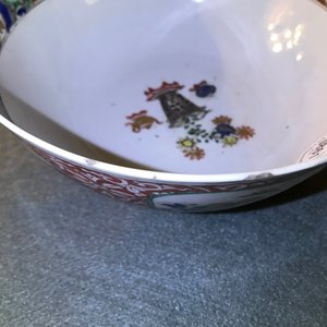 A Chinese famille verte plaque with playing boys and a landscape bowl, Kangxi — 照片 15