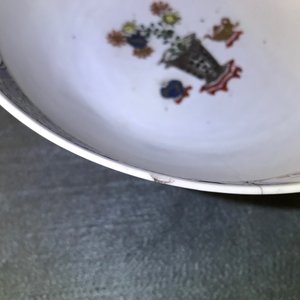 A Chinese famille verte plaque with playing boys and a landscape bowl, Kangxi — 照片 18