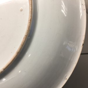A Chinese famille verte plate, Kangxi mark and of the period — photo 4