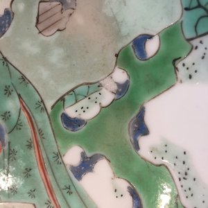 A Chinese famille verte plate with a lady in the garden, Kangxi mark and period — 照片 6