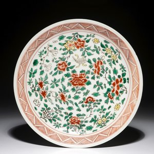 A Chinese famille verte plate with floral design, Chenghua mark, Kangxi — photo 1