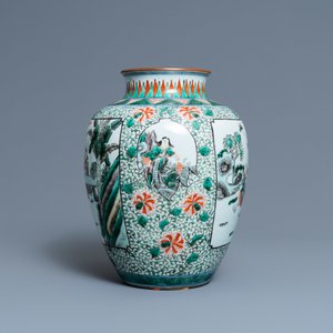 A Chinese famille verte 'playing boys' vase, 19th C. — photo 2