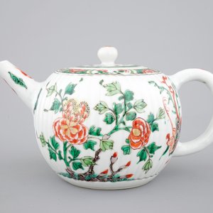Une théière en porcelaine de Chine famille verte, époque Kangxi, ca. 1700 — photo 2