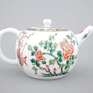 Une théière en porcelaine de Chine famille verte, époque Kangxi, ca. 1700 — photo 4
