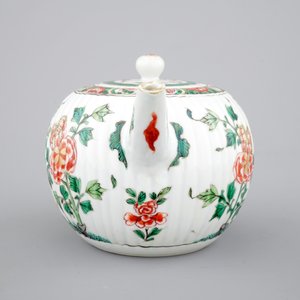 Une théière en porcelaine de Chine famille verte, époque Kangxi, ca. 1700 — photo 5