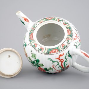 Une théière en porcelaine de Chine famille verte, époque Kangxi, ca. 1700 — photo 6