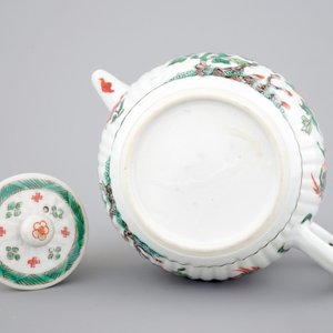 Une théière en porcelaine de Chine famille verte, époque Kangxi, ca. 1700 — photo 7