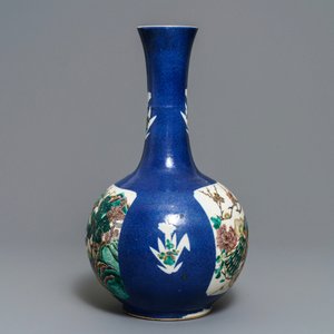 A Chinese famille verte powder blue-ground bottle vase, 19th C. — 照片 4