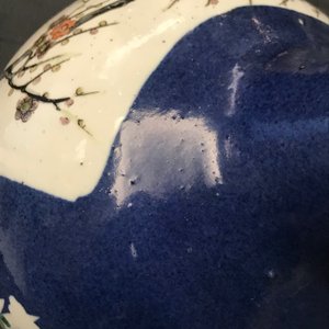 A Chinese famille verte powder blue-ground bottle vase, 19th C. — 照片 8