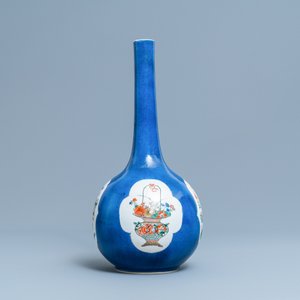 A Chinese famille verte powder blue-ground bottle vase, Kangxi — 照片 3